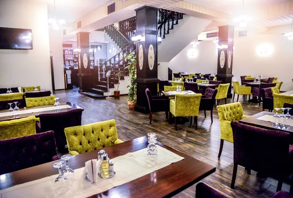 Interior Restaurant Queen 1 Interior Restaurant Queen 1